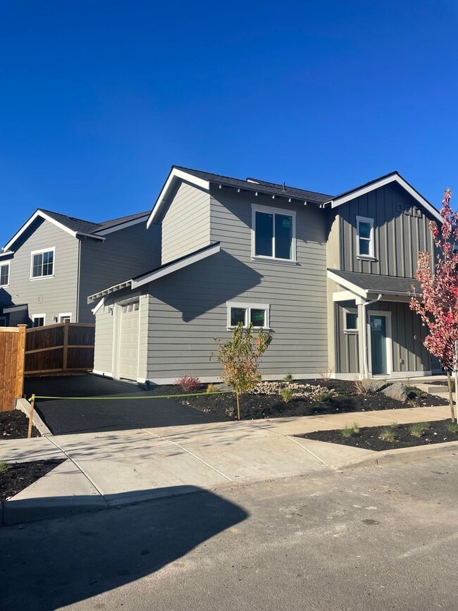 Building Photo - 61539 SE Jennifer Ln