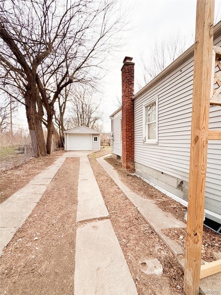 Building Photo - 19457 Evergreen Rd