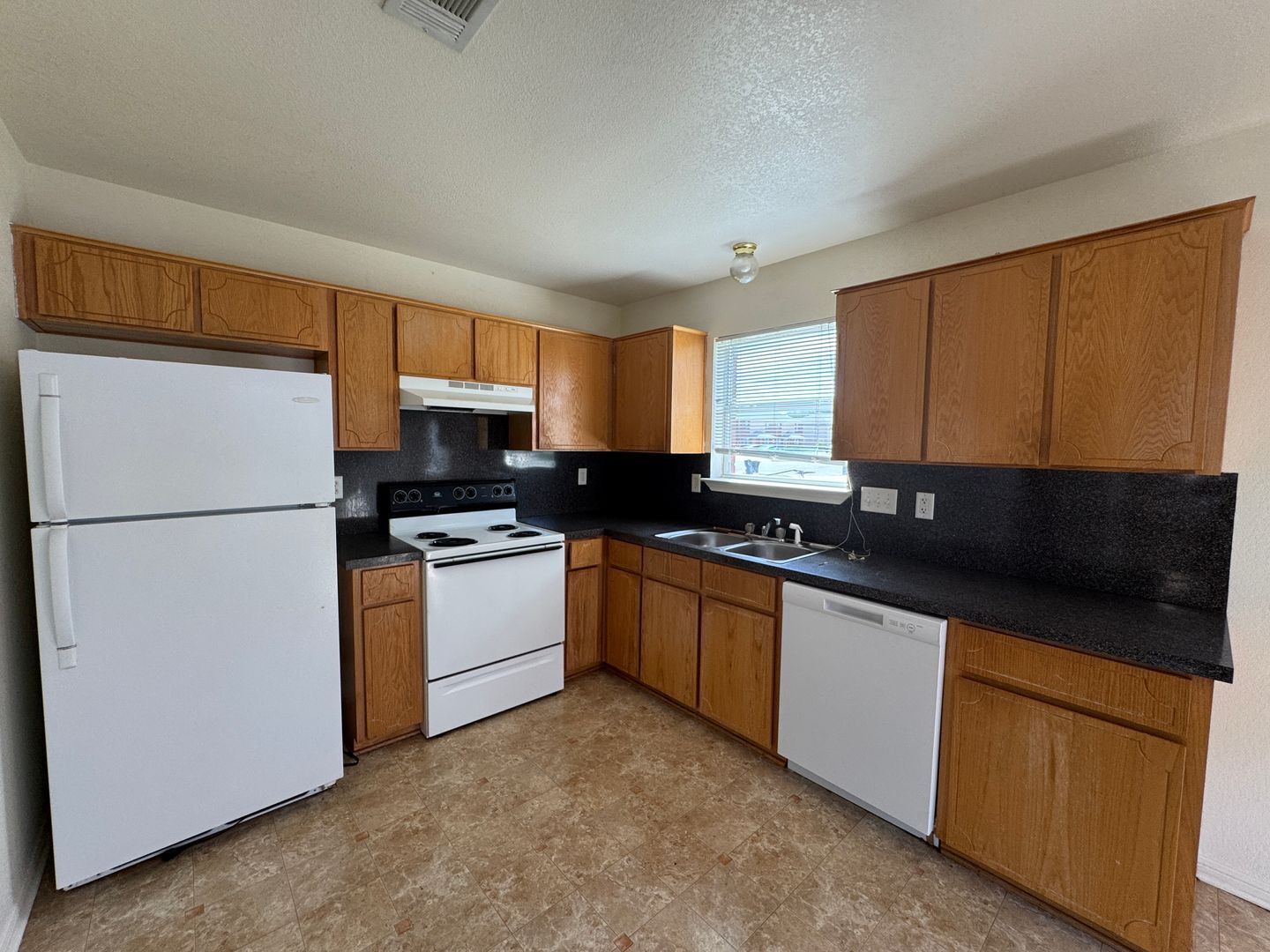 Building Photo - 805 Leifester Cir