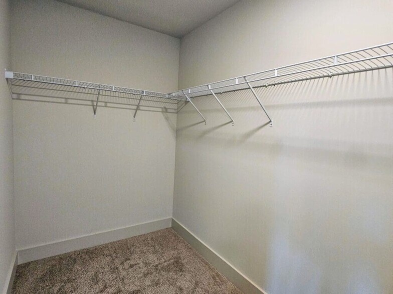 Building Photo - 950 N 9th St