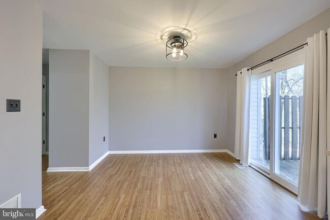 Building Photo - 604 Rockwood Dr