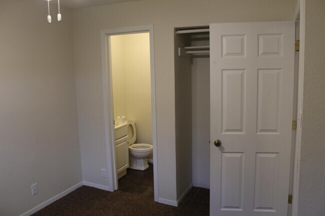 Building Photo - 107 S Augusta Ave