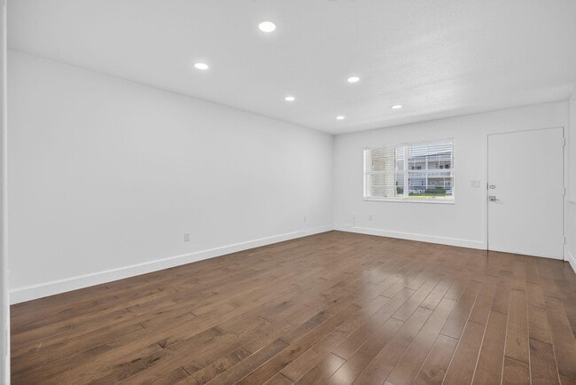 Building Photo - 110 Shore Ct