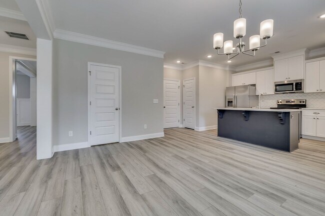 Building Photo - COMING SOON!  Comfort AND sophistication in Martinez, GA