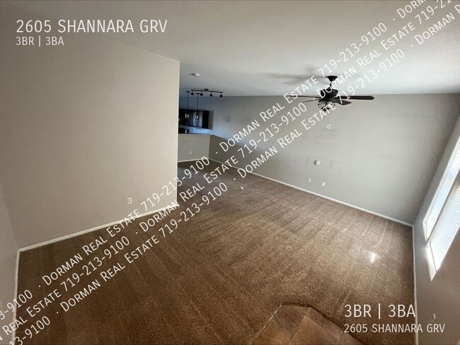 Building Photo - 3 Bed/2.5 Bath Townhome Located in the Col...