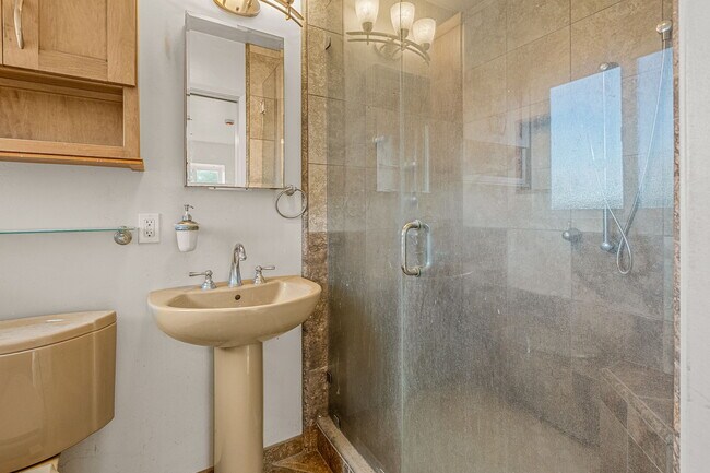 Building Photo - 9351 La Suvida Dr