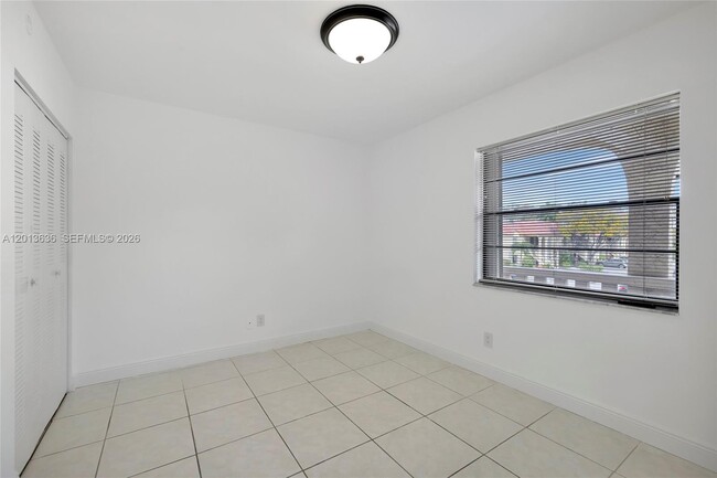 Building Photo - 126 S Cypress Rd