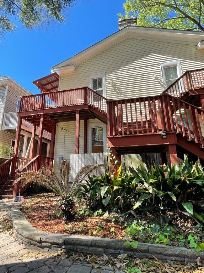 Building Photo - WALK TO STARLAND!