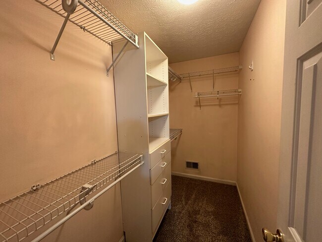 Building Photo - 9800 Spring Pointe Ct