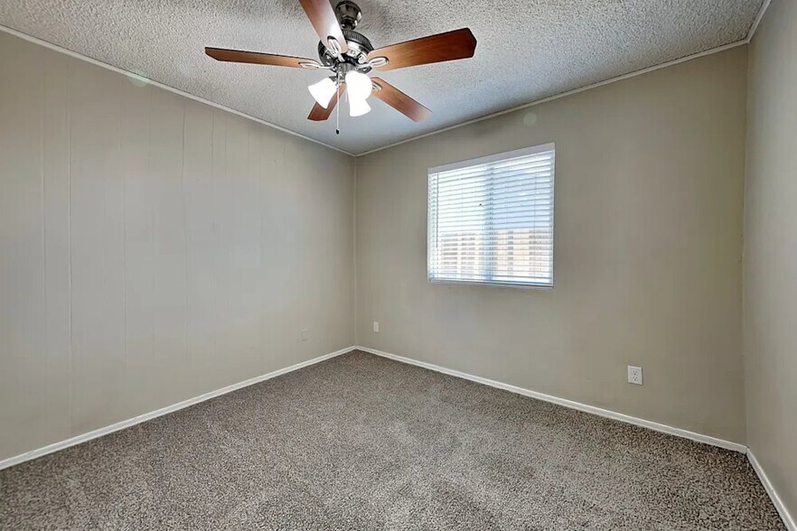 Building Photo - 4409 N 90th Dr