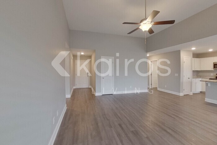 Building Photo - 300 Hemlock Ct