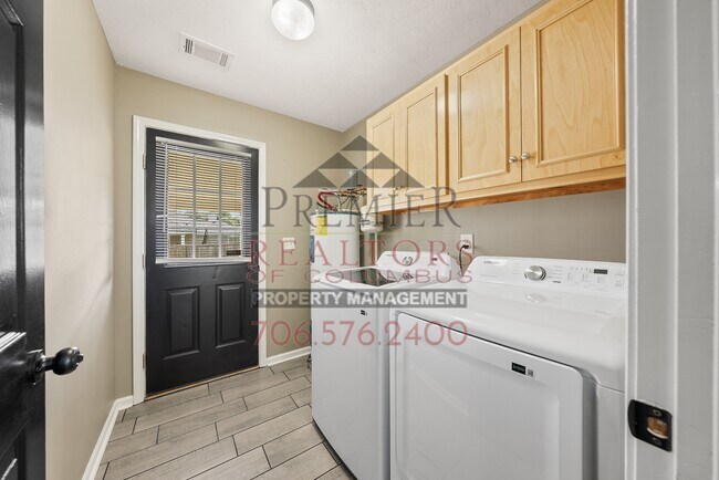 Building Photo - 25 Redwood Dr