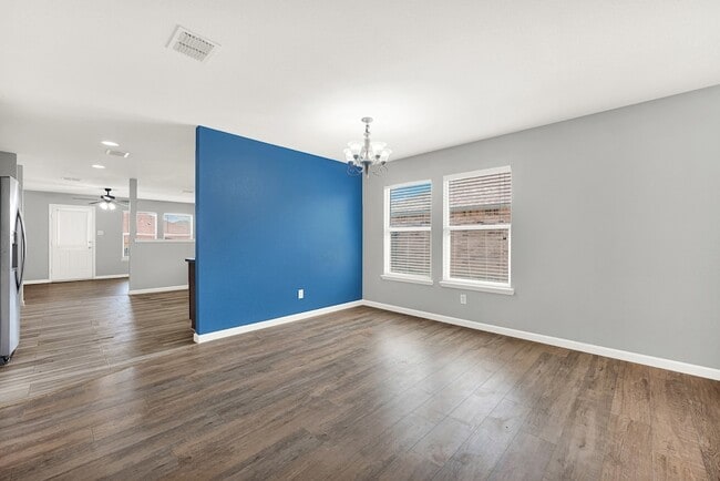 Building Photo - 4613 Mountain Oak St