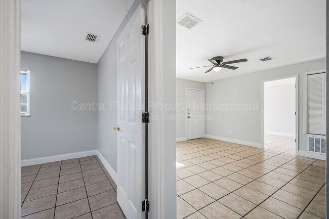 Building Photo - 21 E Celeste St