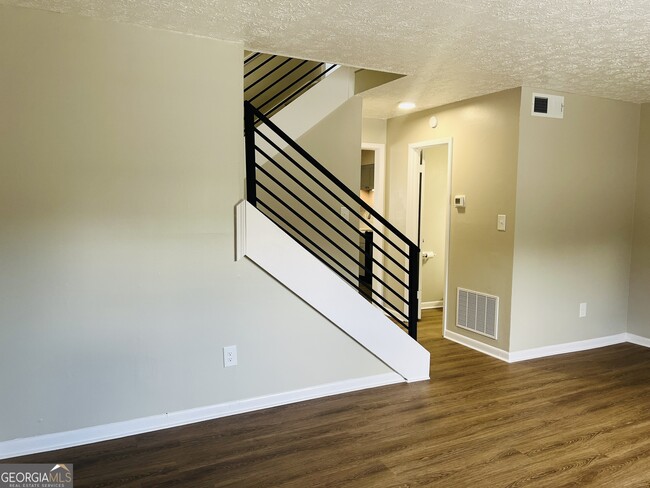 Building Photo - 513 Toombs St