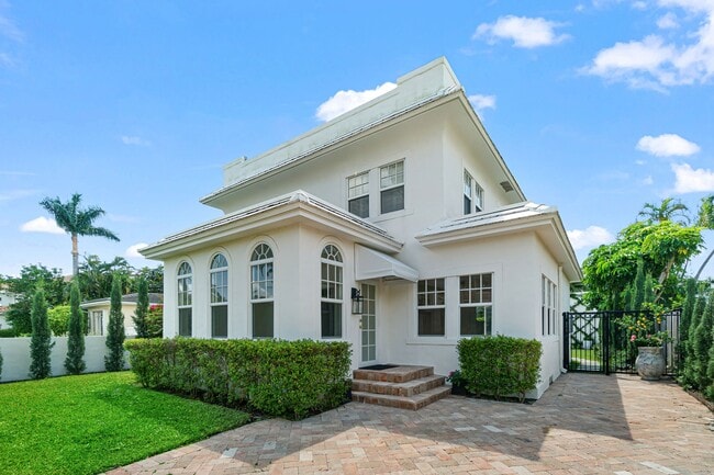 Building Photo - 224 10th St