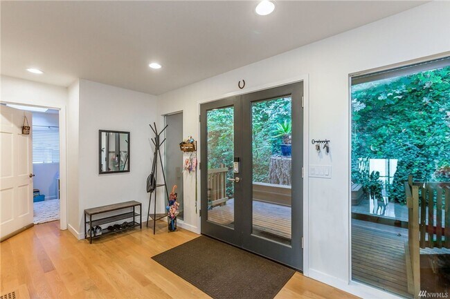 Building Photo - Stunning Lake Sammamish 50 Foot Waterfront...