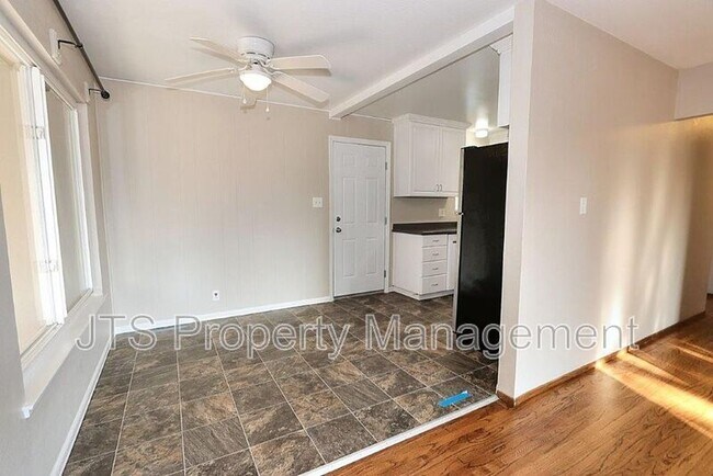 Building Photo - 10624 Chardonay Dr