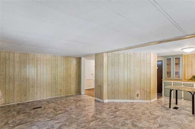Building Photo - 6601 Sutherland Ave