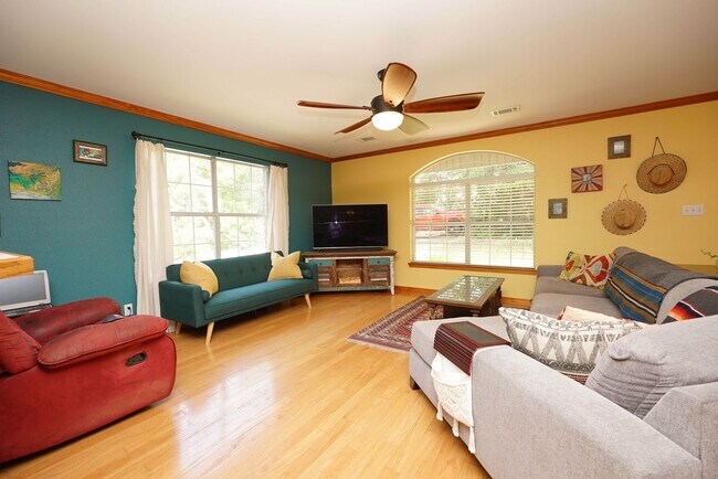 Building Photo - Charming Home in Poquito Bayou – A Nature ...
