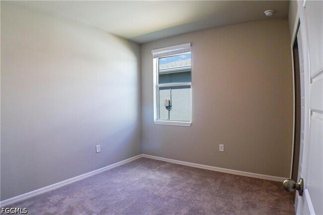 Building Photo - 44229 Saddlewood Ct