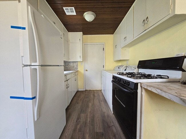 Building Photo - Cute 2 bedroom home near OBU