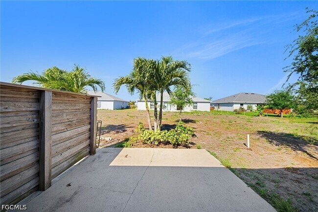 Building Photo - 2820 SW 7th Pl