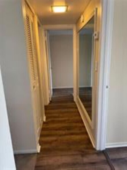 Building Photo - 1407 NE 56th St