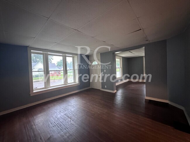 Building Photo - 1101 Chandler-