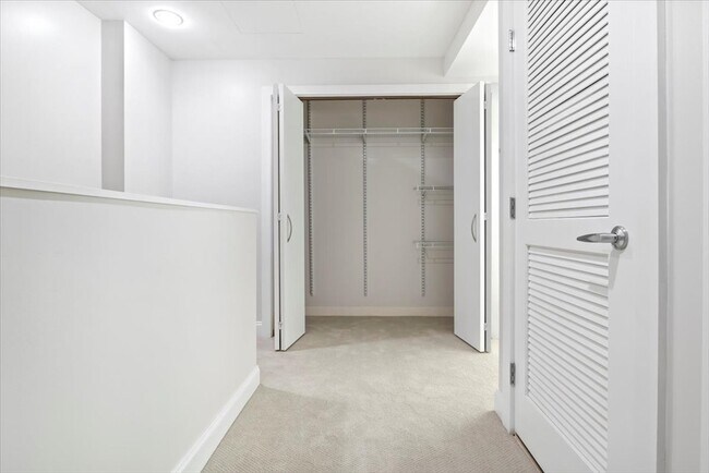 Building Photo - 24 Second St