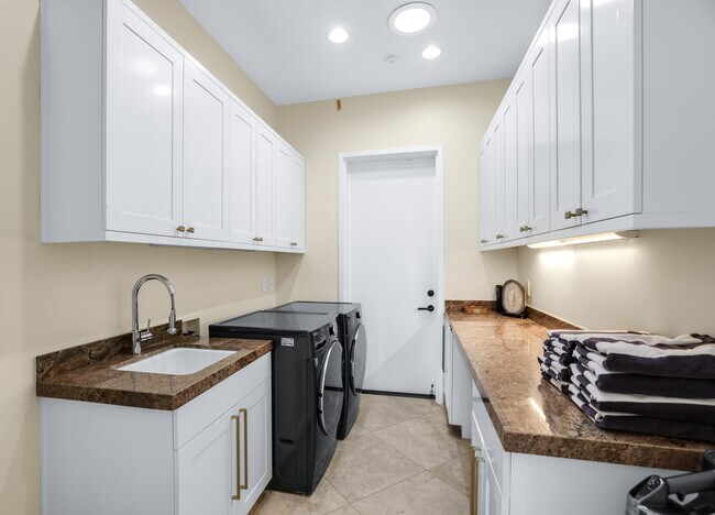 Building Photo - 1 Seclude Ct