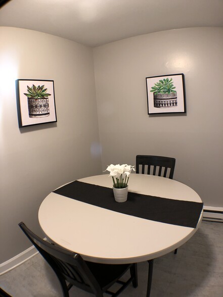 Dinning area - 4 N Hamilton St