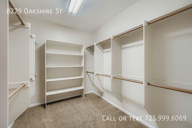 Building Photo - 8229 Oakshire St