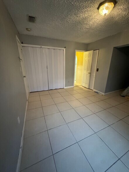 Master bedroom - 17121 NW 44th Ave