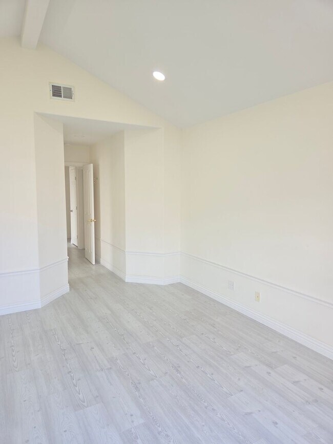 Building Photo - 4 Bedroom 2 baths remodeled home