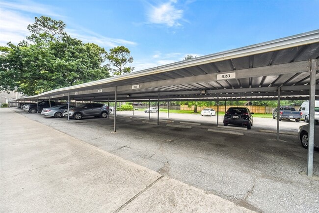 Building Photo - 923 Wax Myrtle Ln