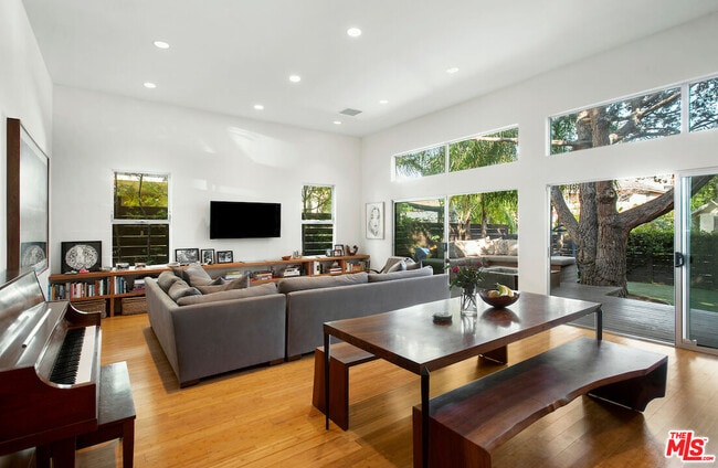 Building Photo - 639 Vernon Ave