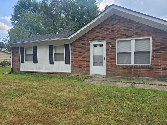 Building Photo - Nice, Recently Renovated, 3 Bedrooms, 1 Bath, Brick Ranch Home available Now! Located on a Cul de...