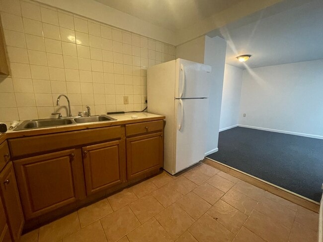 Building Photo - 2-Bedroom Apartment with Skylights in Adams, MA