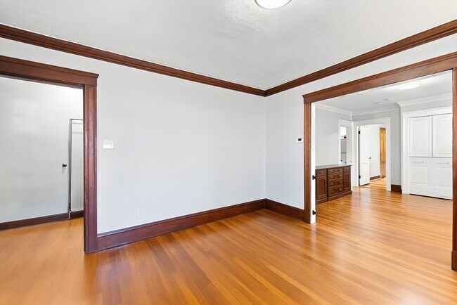 Building Photo - 99 Thorndike St