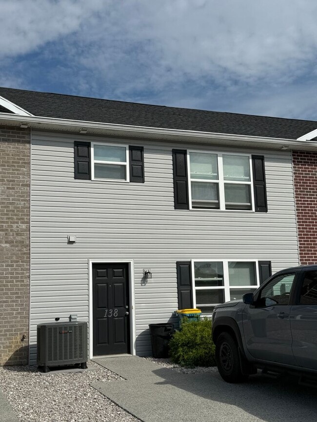 Building Photo - 138 Delano Dr
