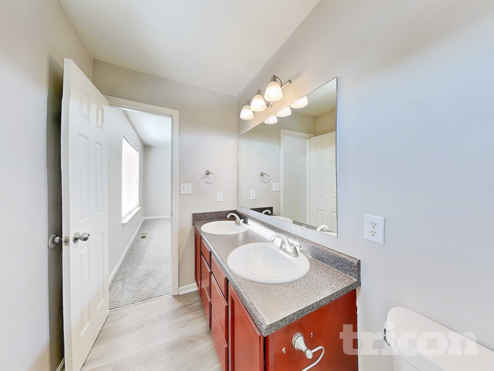 Building Photo - 561 Grassy Bend Dr