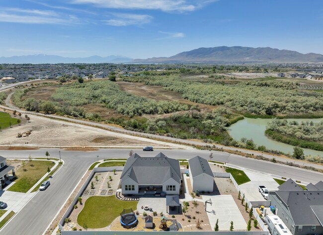 Building Photo - 5 bedroom 3.5 bathroom home in Lehi.