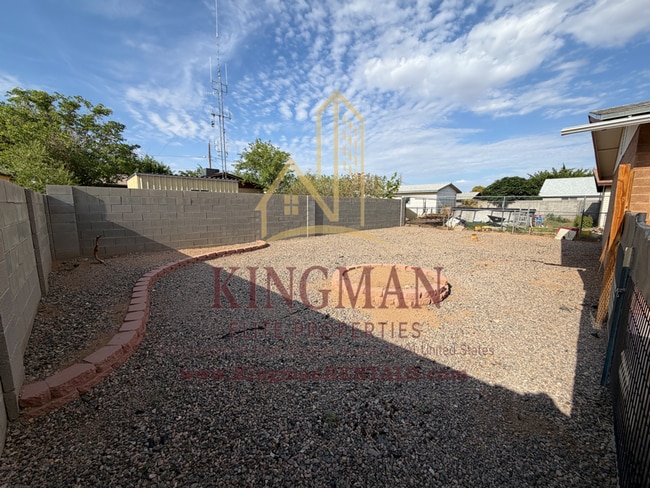 Building Photo - Spacious 3-Bedroom, 2-Bath Home Featuring Fresh Updates Throughout