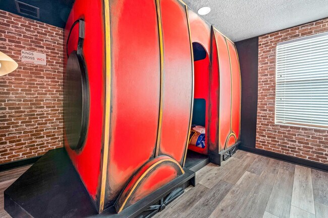 Building Photo - 1496 Moon Valley Dr