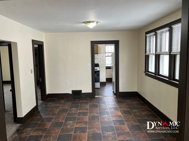 Building Photo - Upper Level 2 Bedroom, 1 Bathroom Duplex - Tenant Pays ALL Utilities