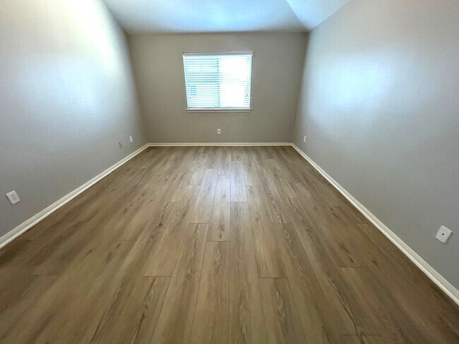 Building Photo - 25207 Diamond Ranch Dr