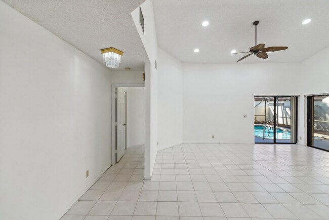 Building Photo - 7842 Villa Nova Dr N