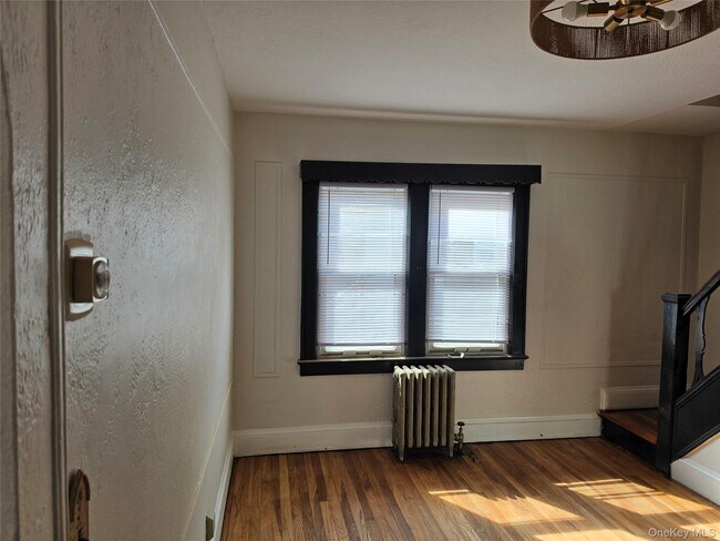 Building Photo - 987 Wallace Ave
