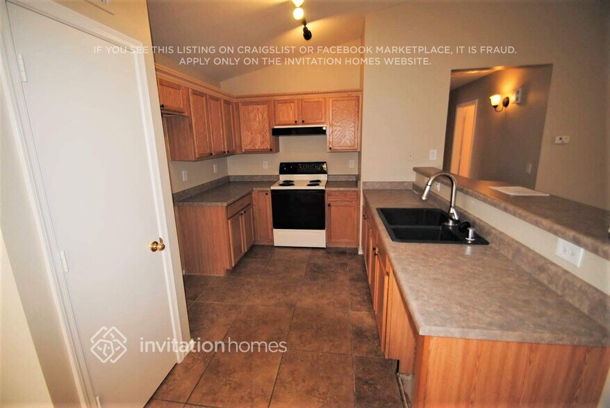 Building Photo - 12470 W Hearn Rd